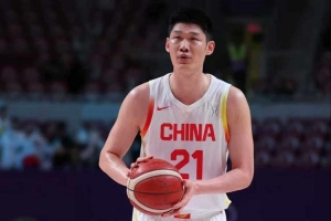 杨毅强调:落后15分末节需破釜沉舟,抓住机会果断投篮,需连续得分三分