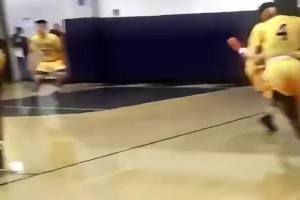 学校里的大明星！高中时期的三球迎着四个人的防守依然投进绝杀！