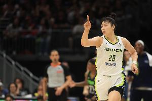 李月汝发挥神勇，6投4中，三分4中2，贡献10分3板2助，助力球队今日取胜