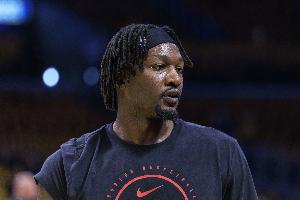 场均3+2+1！名记曝火箭欲交易摆脱芬尼-史密斯3年4000万合约