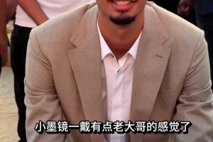 文班亚马来到了巴黎时装周 龙哥与文班合照这表情太搞笑了哈哈哈