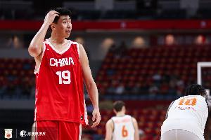 但愿无碍，徐昕3中1得2分3板1帽，争抢篮板时头部受伤离场