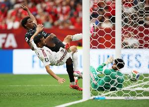 戴维连下两城，加拿大3-0领先卡塔尔十人阵容