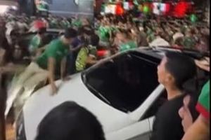 邮报报道：墨西哥发生汽车撞击世界杯狂欢人群事故，17人受伤，1人情况危急