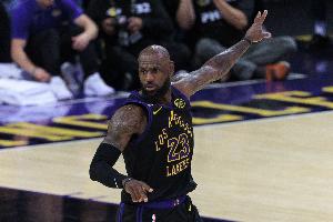 湖记:自由市场开启3个多小时 ESPN持续热议詹姆斯
