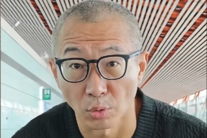 于嘉表示，湖人队下赛季必定会进入季后赛，他们正以斯洛文尼亚球队为范例构建球队