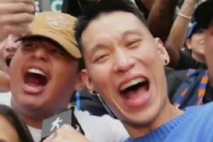 书豪客串街头记者体验狂热纽约球迷氛围！球迷高呼：布伦森即我父