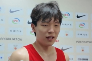 杨瀚森：今晚全力拼搏，场上默契训练成果显现