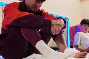 万项小时候个性签名：“我想踢出世界杯”